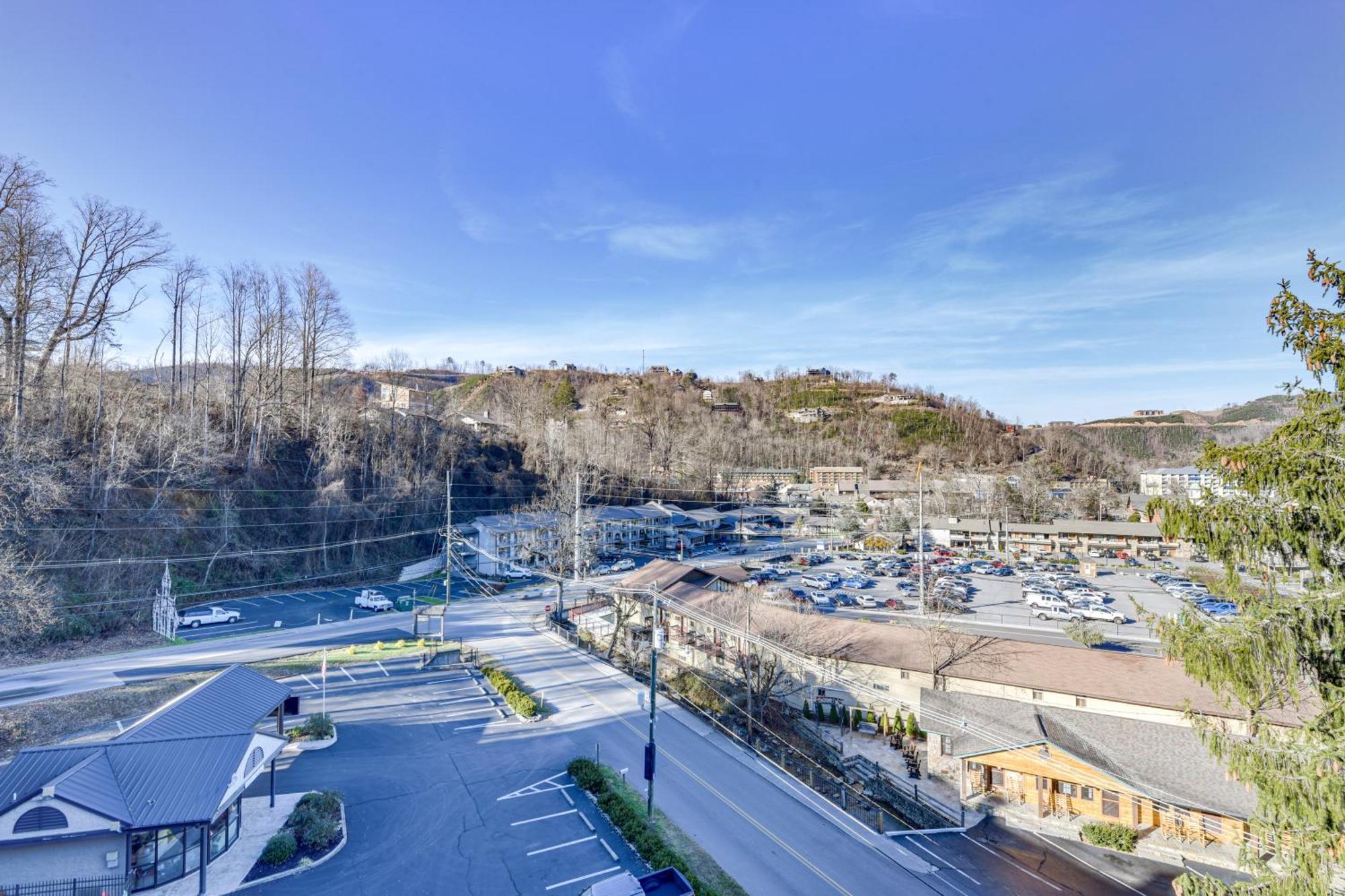 Downtown Gatlinburg Condo With Community Pool! 外观 照片